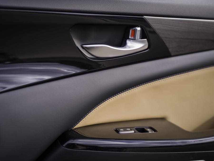 Детали интерьера Kia Cadenza (YG) 2020 года  (NA) (фото 40 из 51)